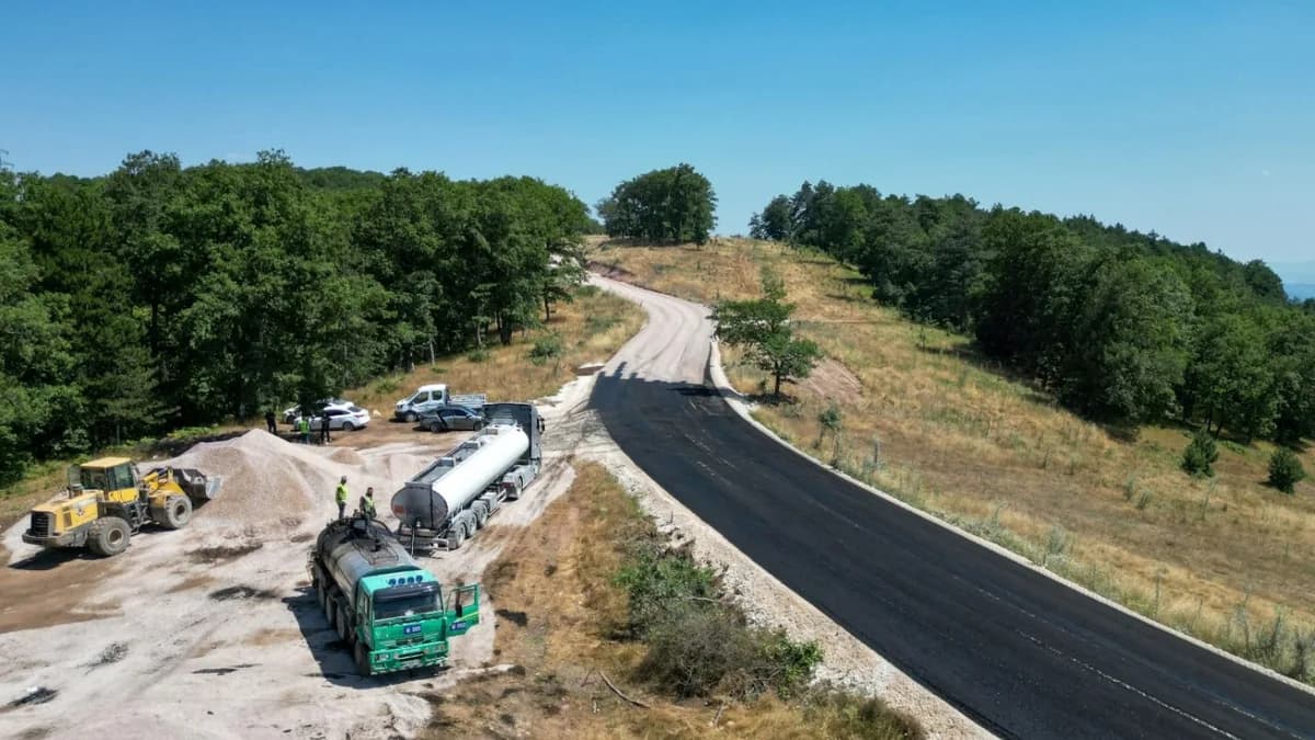 Büyükşehir, 3 ilçede 50 kilometrelik yolu yeniledi