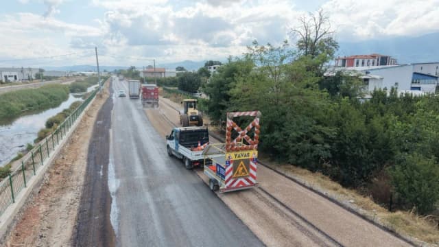 Büyükşehir Samanlı bağlantı yolunu yeniledi