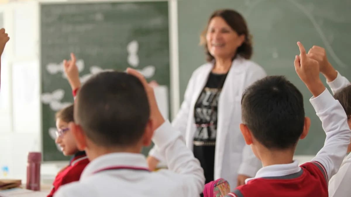 MEB açıkladı Öğretmenlerin mazerete bağlı yer değiştirme duyurusu yayımlandı